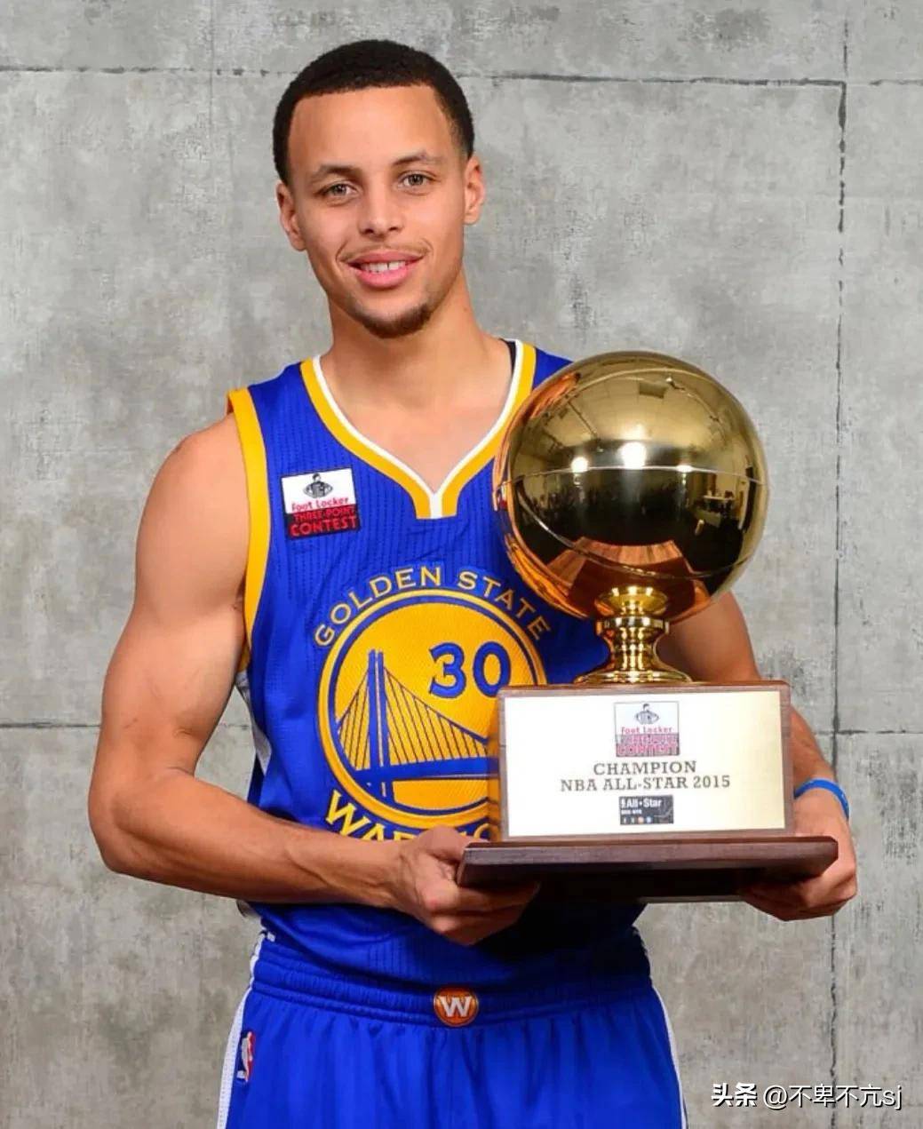 开云中国-库里在巴塞罗那比赛中败北，重要助攻引发热议！比赛高潮迭起-开云中国