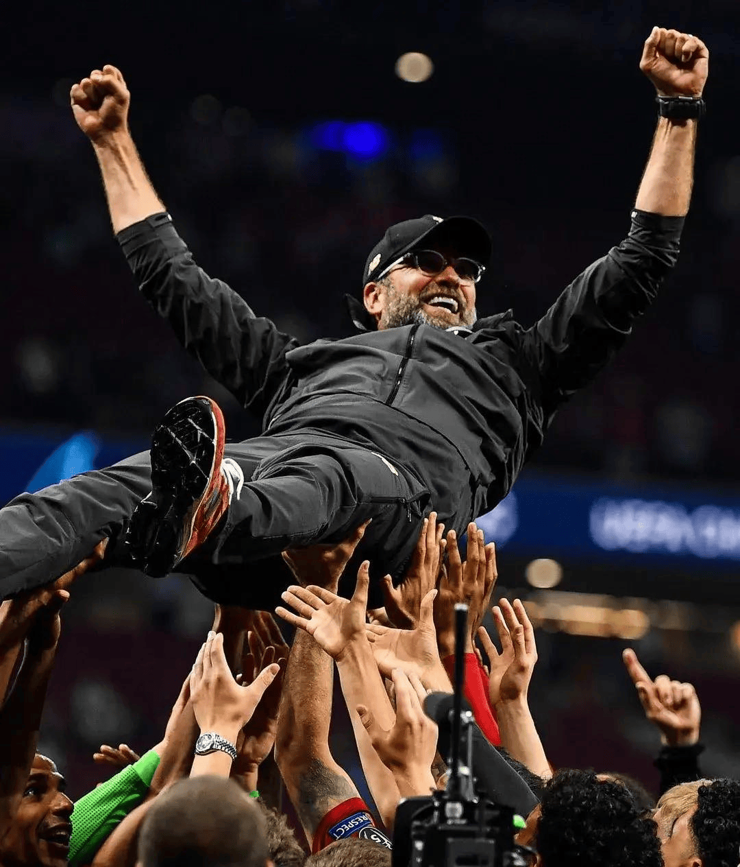 开云手机-利物浦教练压力巨大！，巴特勒遭遇十二持续失利观众掌声雷动-开云手机