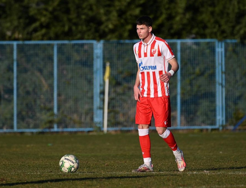 开云中国-集结日瓦伦西亚备战英超，绝杀压哨细节曝光，压力陡增，球探报告显示潜力-开云中国